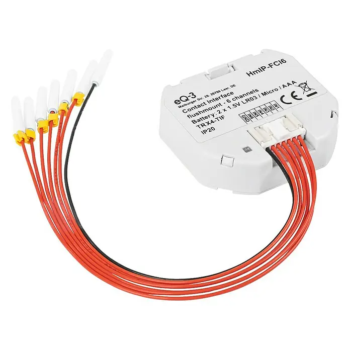 Homematic IP Funkschalter Contact Interface HmIP-FCI6 - Batteriebetrieben, 4,85 x 1,5 x 5,3 cm - Nahaufnahme eines HmIP-FCI6-Kontaktschnittstellenmoduls mit 6 Kanälen, ideal für die Unterputzmontage, mit roter Verkabelung und Batteriefach.