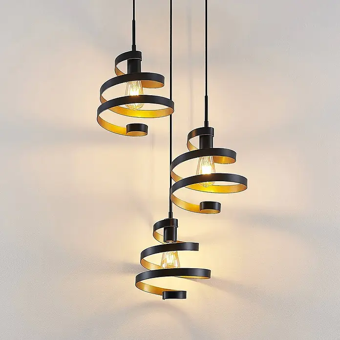 Lindby Pendelleuchte Colten - schwarz, mattSchwarz, gold, E27 - Drei schwarze und goldene Spiral-Pendelleuchten aus Metall mit sichtbaren Glühbirnen.