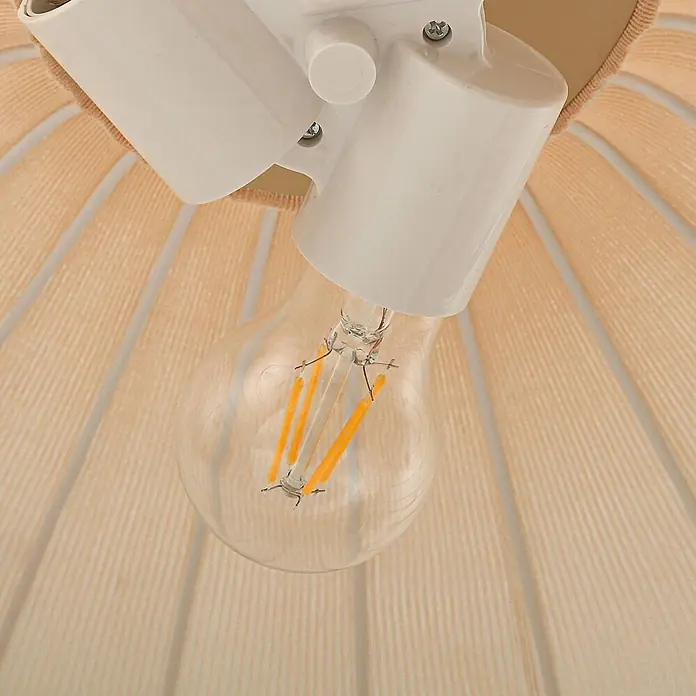 Lindby Pendelleuchte Helin - L x B x H: 70 x 70 x 26 cm, creme / amber, beige, E27 - Weiße Lampenfassung mit klarer LED-Glühbirne und orangefarbenen Filamenten über einem plissierten beigefarbenen Lampenschirm.