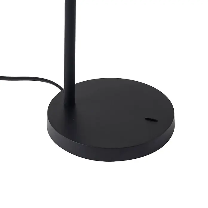 Lindby Tischleuchte Radka - L x B x H: 14,2 x 14,2 x 40,5 cm, schwarz, schwarz, GU10 - Schwarzer Lampenfuß mit Stange und Netzkabel; eine kleine Kerbe ist auf der Basis sichtbar.