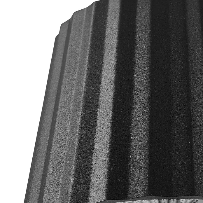 Lindby Tischleuchte Esali - L x B x H: 11 x 11 x 28,5 cm, schwarz, schwarz - Schwarze, geriffelte Textur eines Produkts mit körniger Oberfläche.