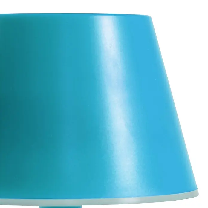 Lindby Tischleuchte Gaja - L x B x H: 9,5 x 9,5 x 24 cm, blau, blau - Nahaufnahme eines türkisfarbenen Lampenschirms mit dezentem Satinschimmer.