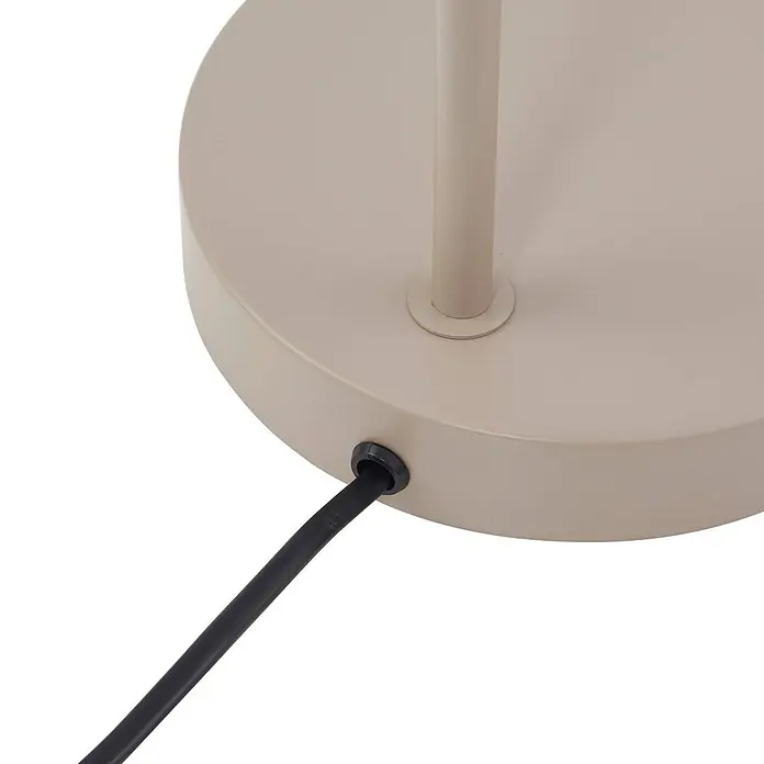 Lindby Tischleuchte Kaida - L x B x H: 30 x 15 x 43,5 cm, braun / rost, braun / rost, E27 - Beigefarbener Lampensockel mit einem schwarzen Netzkabel, das seitlich neben der Mittelsäule herausführt.