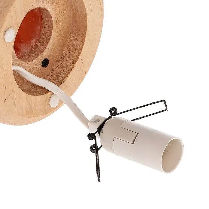 Envostar Tischleuchte Harmony - rot, E14 - Unterseite eines hellen Holzobjekts mit weißem Kabel und weißer Lampenfassung, befestigt mit schwarzen Metallklammern.