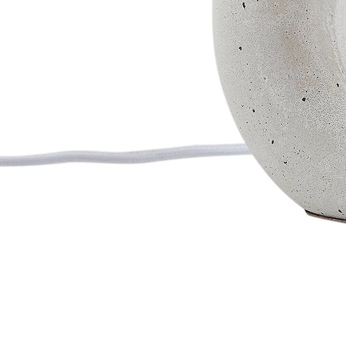 Lindby Tischleuchte Kody - weiß / opal, creme / amber, E27 - Helles, strukturiertes Objekt mit dunklen Sprenkeln und einem weißen geflochtenen Stromkabel.