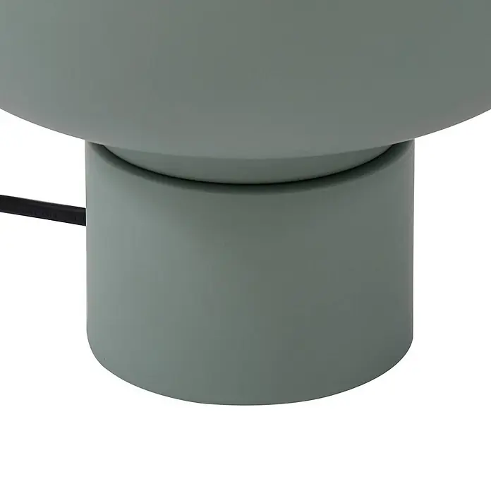 Lindby Tischlampe in grün, Nachttischlampe -  - Salbeigrünes Licht mit zylindrischem Sockel und abgerundetem Schirmteil. Schwarzes Kabel sichtbar.