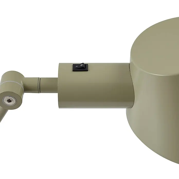 Lindby Tischleuchte Corali - grün, grün, E27 - Arm einer mattgrünen Metalllampe mit schwarzem Wippschalter und sechseckigem Gelenkdetail.