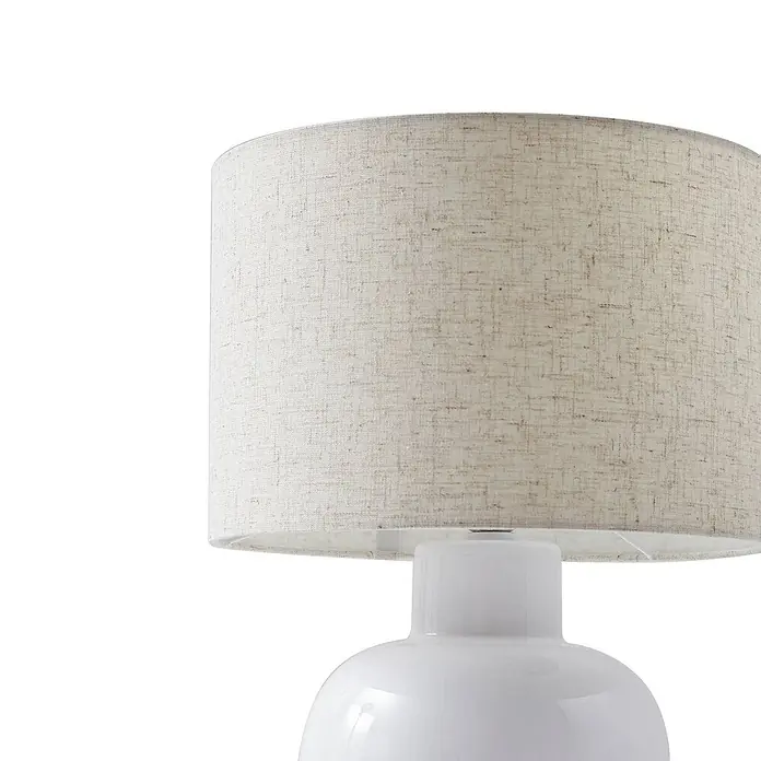 Lindby Tischleuchte Arved - L x B x H: 30 x 30 x 46 cm, weiß / opal, weiß / opal, E27 - Tischlampe mit hellbeigem Leinen-Lampenschirm und weißem Keramiksockel.