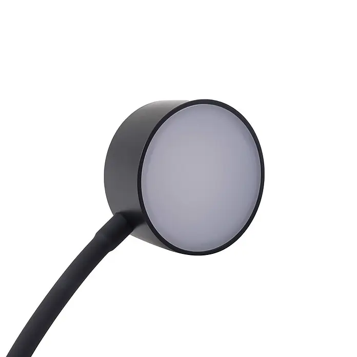 Lindby Tischleuchte Maori - schwarz, schwarz - Schwarzer zylindrischer Lampenkopf mit weißer diffuser Lichtfläche, verbunden mit einem flexiblen Arm.