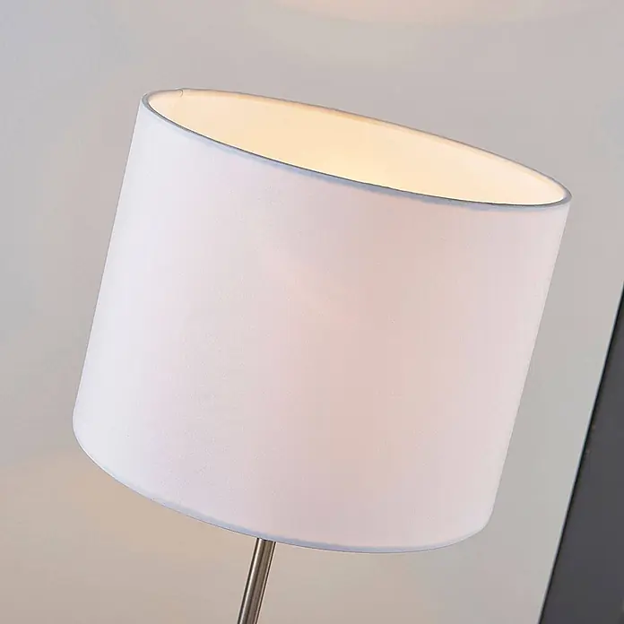 Lindby Tischleuchte Annatina - L x B x H: 20 x 20 x 48 cm, alu / grau / zink, weiß / opal, E27 - Weißer Stofflampenschirm mit hellgrauem Rand, von innen beleuchtet.