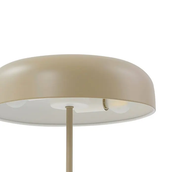 Lindby Tischleuchte Edion - braun / rost, braun / rost, E14 - Matte beige Pilz-Lampenschirmunterseite mit Glühbirnen und Mittelstütze.