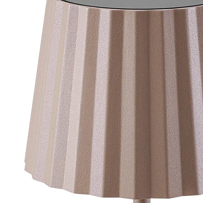 Lindby Tischleuchte Esali - creme / amber, creme / amber - Hellbrauner, strukturierter Tischfuß mit vertikalen Rillen und dunkler Platte.