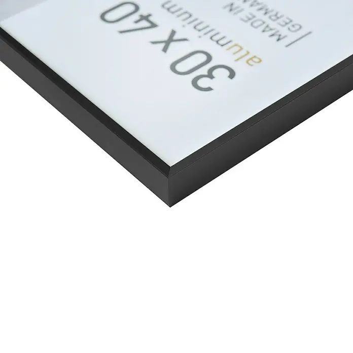 Nielsen Alurahmen Pixel - 50 x 50 cm, Schwarz - Nahaufnahme eines schwarzen Aluminium-Fotorahmens 30x40 cm, ideal für moderne Wanddekoration und stilvolle Präsentation von Bildern.