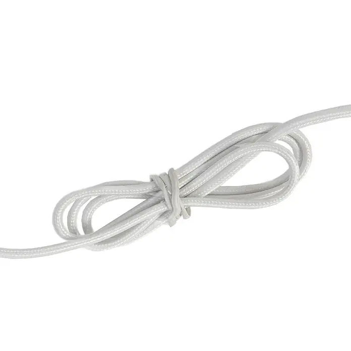 Lindby Tischleuchte Aralena - weiß / opal, E27 - Weißes geflochtenes Kabel, sauber gebündelt und mit einem Band befestigt.