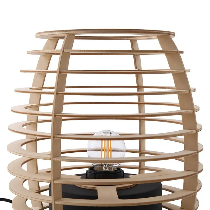 Lindby Tischleuchte Ediz - L x B x H: 22 x 22 x 25 cm, Holz hell, E27 - Eine moderne Tischleuchte mit hellem Holzlamellenschirm, schwarzem Sockel und klarer Edison-Glühbirne.
