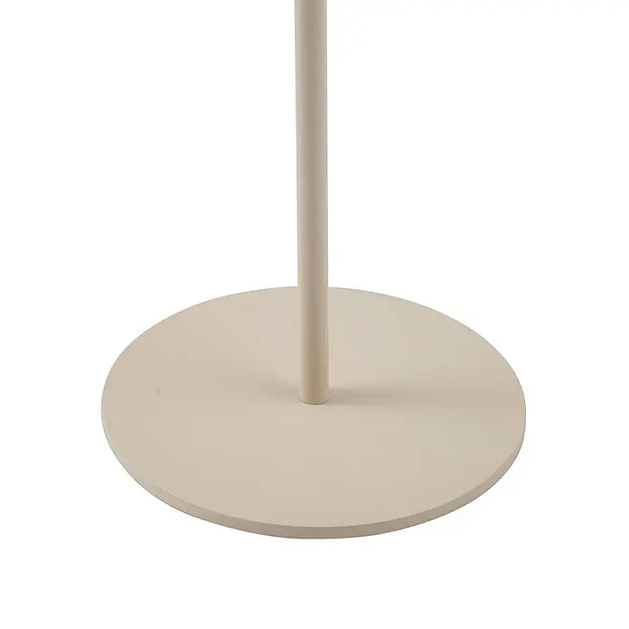 Lindby Tischleuchte Ilvi - L x B x H: 17,5 x 17,5 x 35 cm, creme / amber, creme / amber - Heller, beiger Rundfuß und vertikale Stange einer Stehleuchte oder eines Ständers.