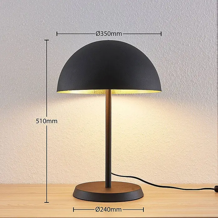 Lindby Tischleuchte Idalene - L x B x H: 35 x 35 x 51 cm, schwarz, schwarz, E27 - Schwarze Tischleuchte mit Kuppelschirm und goldener Innenseite, spendet warmes Licht auf einem Tisch. Höhe 510mm, Schirm-Ø 350mm.