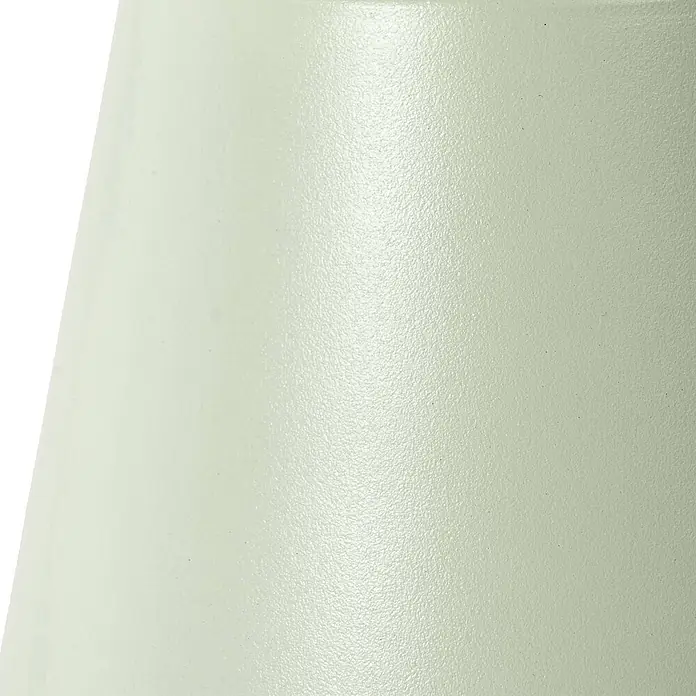 Lindby Tischleuchte Janea - L x B x H: 11,4 x 11,4 x 25 cm, grün, grün - Nahaufnahme einer hellgrünen, fein strukturierten Produktoberfläche.