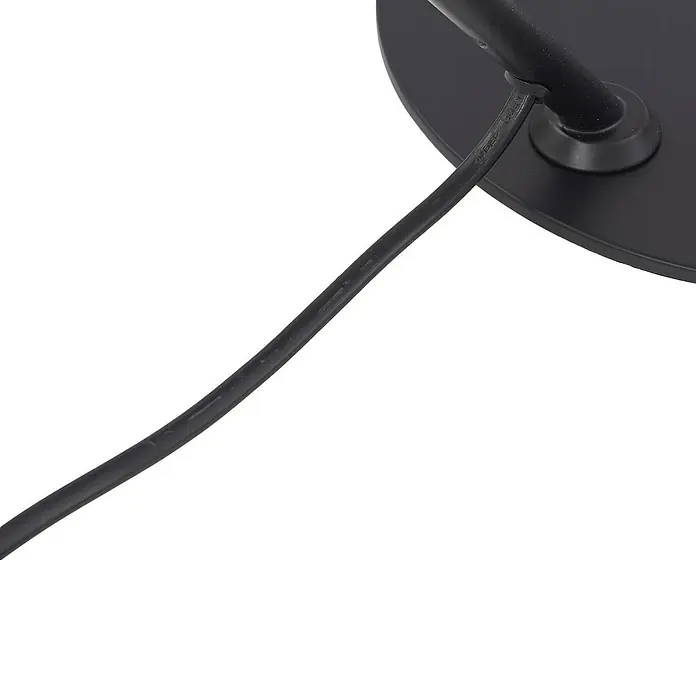 Lindby Tischleuchte Corali - schwarz, schwarz, E27 - Schwarzes Stromkabel, verbunden mit einem schwarzen runden Sockel.