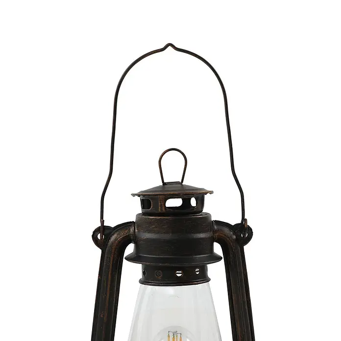 Lindby Tischleuchte Raisa - braun / rost, E14 - Laterne im Vintage-Stil mit dunkelbraunem Metallfinish, klarem Glas und sichtbarer LED-Glühbirne.