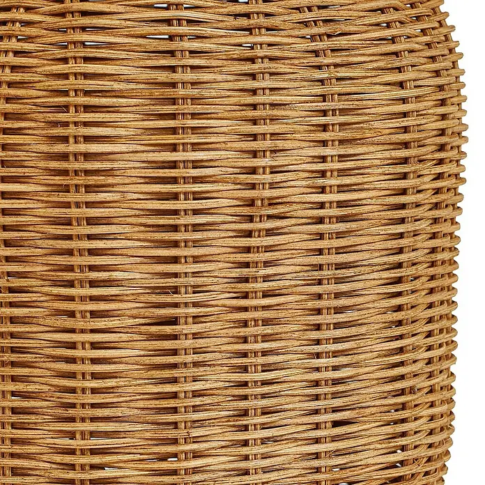 Lindby Tischleuchte Lirenda - L x B x H: 35 x 35 x 52 cm, Holz hell, weiß / opal, E27 - Nahaufnahme einer naturfarbenen, geflochtenen Rattan-Oberfläche mit detaillierter Korbtextur.