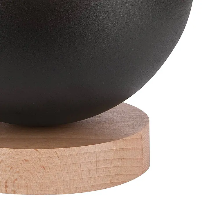 Envostar Tischleuchte Arvid - L x B x H: 17 x 17 x 19 cm, schwarz, E27 - Dunkle strukturierte Kugel auf hellem zylindrischem Holzsockel.