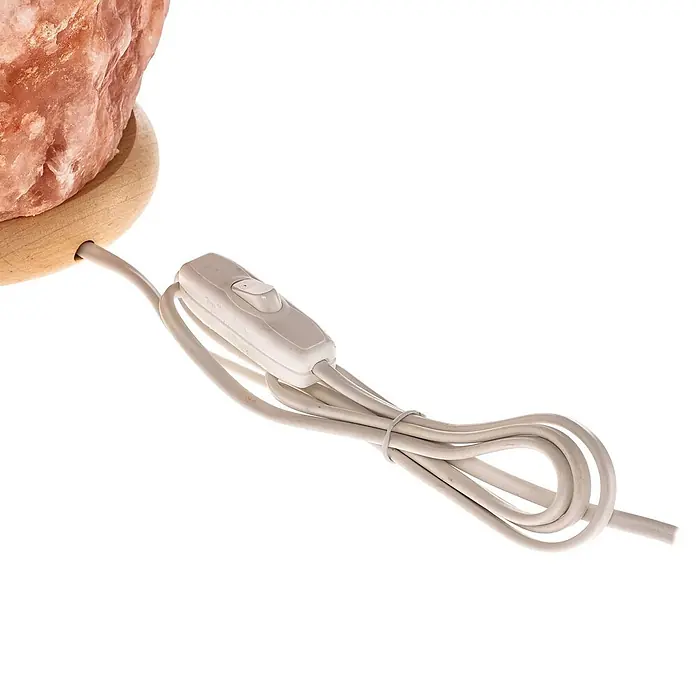 Envostar Tischleuchte Harmony - rot, E14 - Weißes Netzkabel mit Zwischenschalter für eine Salzkristalllampe, teilweise aufgewickelt.