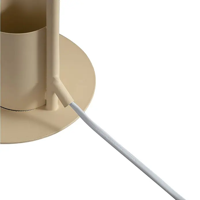 Lindby Tischleuchte Ilmar - L x B x H: 20 x 15 x 38 cm, creme / amber, creme / amber, E27 - Hellbeiger Metallsockel mit angeschlossenem weißem Elektrokabel.