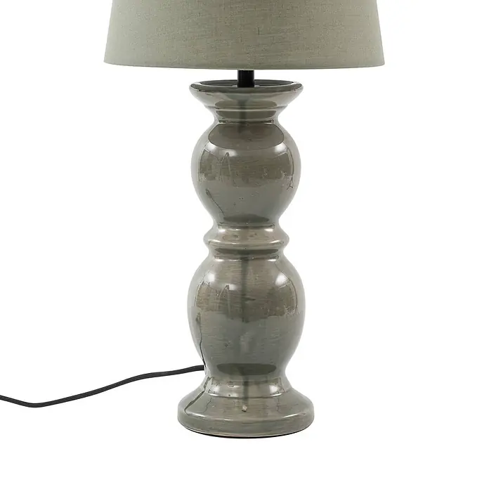 Lucande Tischleuchte Lyndorin - L x B x H: 25 x 25 x 63,1 cm, grün, grün, E27 - Graue glasierte Keramik-Tischlampe mit grünem Stoffschirm.