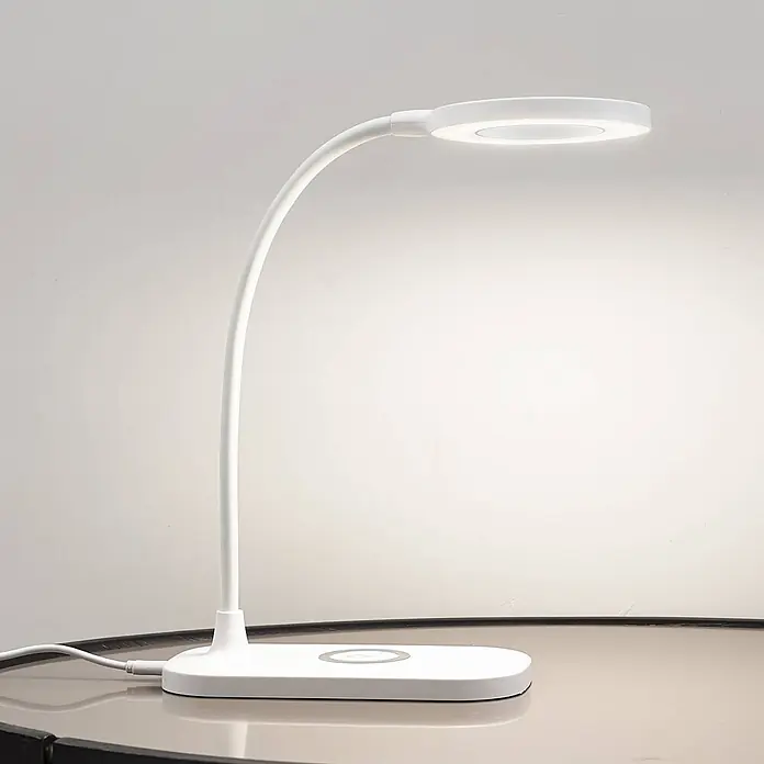 Lindby Tischleuchte Siona - weiß / opal, weiß / opal - Weiße Schreibtischlampe mit flexiblem Schwanenhals, rundem LED-Kopf und integriertem kabellosem Ladefeld.