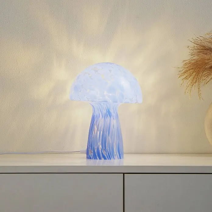 Lindby Tischleuchte Hubi - L x B x H: 22 x 22 x 28 cm, blau, blau, E27 - Leuchtende blaue Pilztischlampe aus gemustertem Glas.