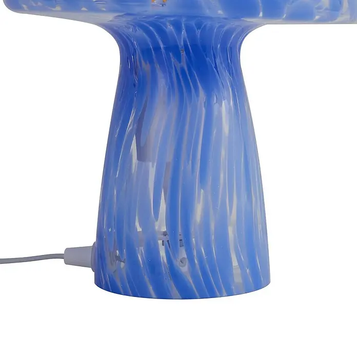 Lindby Tischleuchte Hubi - L x B x H: 22 x 22 x 28 cm, blau, blau, E27 - Blaue Tischlampe in Pilzform aus Glas mit Wirbelmuster und sichtbarem Netzkabel.