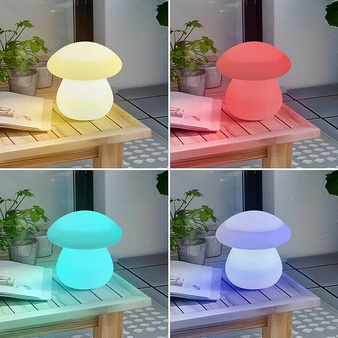 Lindby Tischleuchte Vernate - weiß / opal, weiß / opal - Vier pilzförmige LED-Lampen in Gelb, Rot, Türkis und Lila leuchten auf einem Holztisch.
