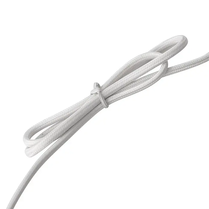 Lindby Tischleuchte Magali - weiß / opal, E14 - Weißes geflochtenes Kabel, gebündelt und mit einem weißen Kabelbinder gesichert.