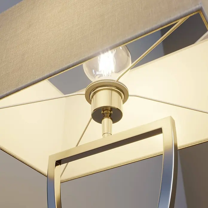 Lucande Tischleuchte Evaine - L x B x H: 20 x 35 x 66 cm, chrom / silber, weiß / opal, E27 - Moderne Lampe mit rechteckigem beigem Leinenschirm, leuchtender Glühbirne und goldenem Metallrahmen.