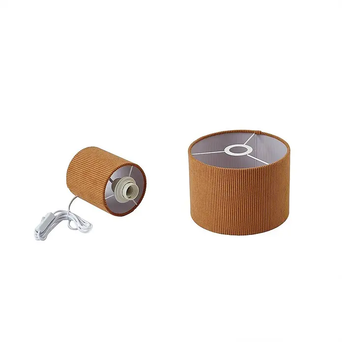 Lindby Tischleuchte Jone - braun / rost, braun / rost, E27 - Zwei zylindrische braune Cord-Lampenschirme. Einer zeigt die Fassung, das Kabel und den Schalter; der andere den Innenrahmen.