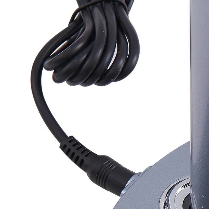 Lindby Tischleuchte Thies - L x B x H: 45,9 x 9,2 x 78,9 cm, alu / grau / zink, alu / grau / zink - Schwarzes Spiralkabel mit Hohlstecker, angeschlossen an ein graues elektronisches Gerät.
