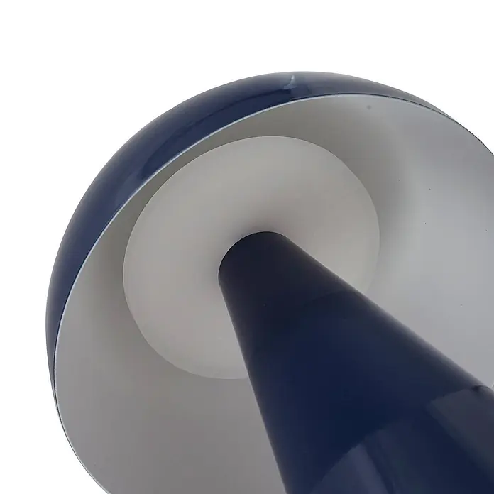 Lindby Tischleuchte Nevijo - L x B x H: 20 x 20 x 30 cm, blau, blau - Dunkelblaue glänzende Pilztischlampe, Unteransicht zeigt weiße Innenschirm und konischen Stiel.