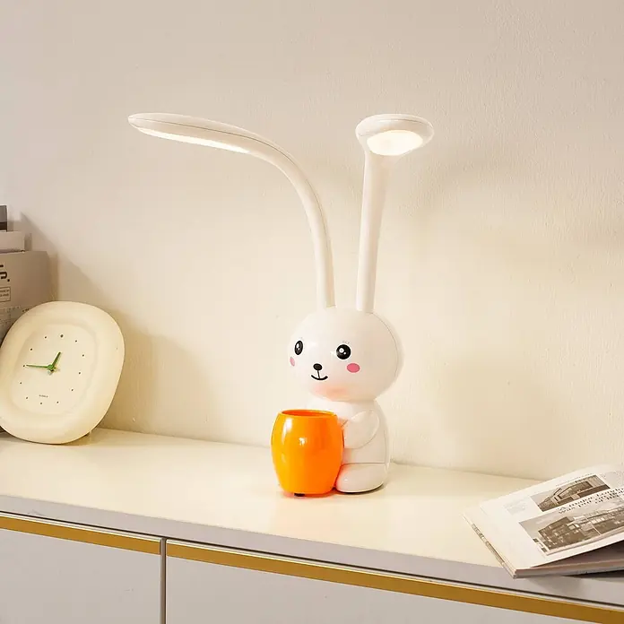 Lindby Tischleuchte Haas - creme / amber, creme / amber - Weiße Hasen-Schreibtischlampe mit flexiblen Armen und integriertem orangefarbenen Stiftehalter.