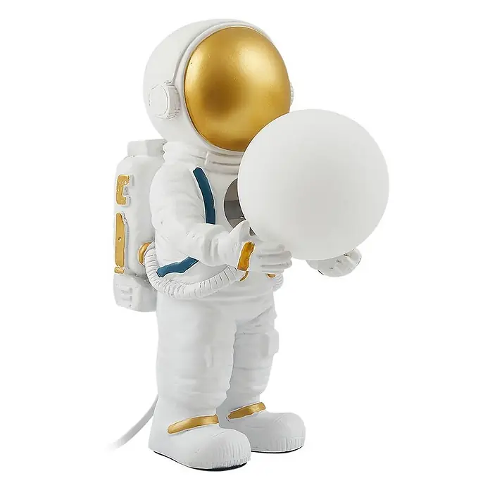 Lindby Tischleuchte Kosmo - L x B x H: 22,5 x 14 x 31 cm, weiß / opal, weiß / opal, G9 - Weiße Astronautenfigur hält eine weiße Kugellampe. Mit goldenem Helm, Akzenten und blauen Details.