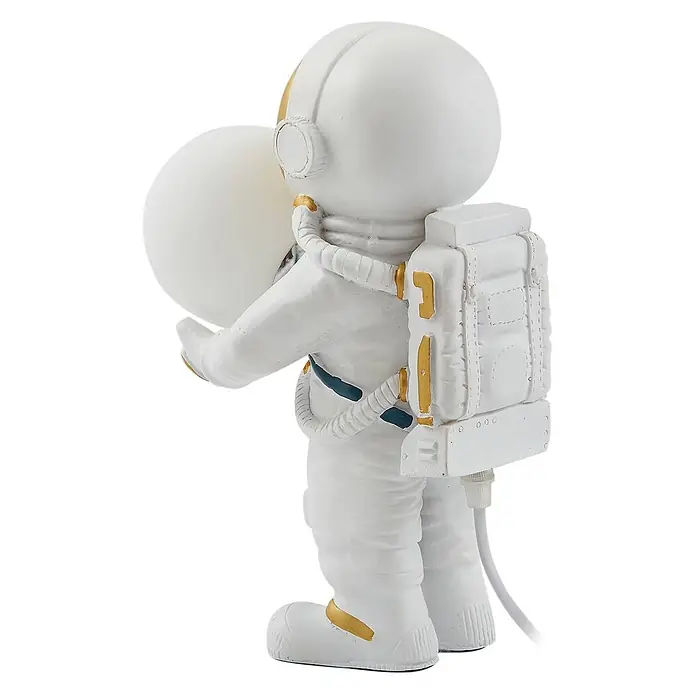 Lindby Tischleuchte Kosmo - L x B x H: 22,5 x 14 x 31 cm, weiß / opal, weiß / opal, G9 - Weiße Astronautenfigur hält eine kugelförmige Lampe, mit gold-blauen Akzenten.