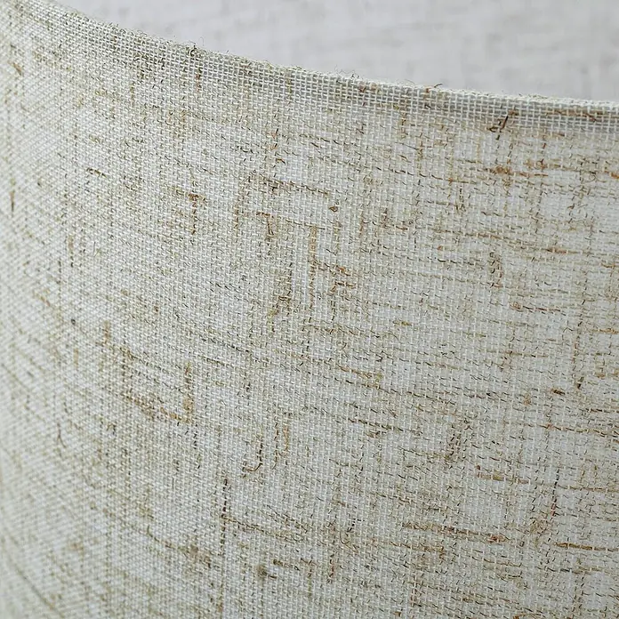 Lindby Tischleuchte Kimiko - L x B x H: 25 x 25 x 38 cm, Holz hell, E27 - Gekrümmter, naturfarbener, hellbeiger Webstoff mit grober Textur.