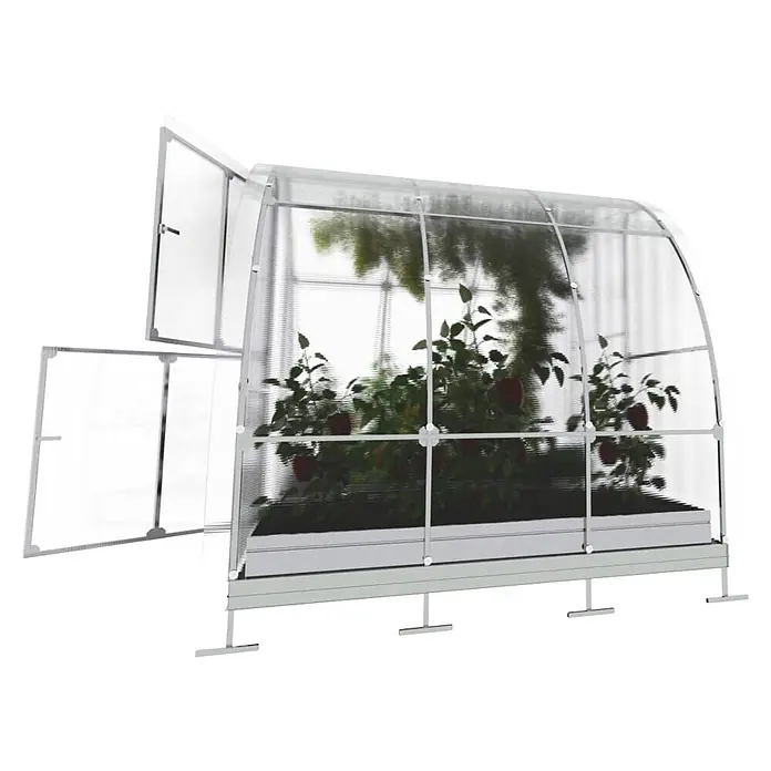 Klasika Greenhouses Gewächshaus Tube Klasika - Außenmaß inkl. Dachüberstand (B x T): 300 x 200 cm, Material Seitenwand: Kunststoff, 4 mm, Silbergrau - Ein kleines, gewölbtes Polycarbonat-Gewächshaus mit silbernem Rahmen, offenen Türen und Pflanzen im weißen Pflanzkasten.