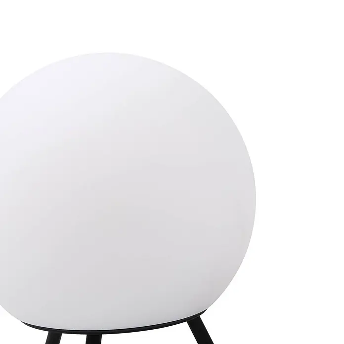 Lindby Tischleuchte Aurilia - schwarz, weiß / opal - Weiße kugelförmige Lampe mit schwarzen Stativbeinen.