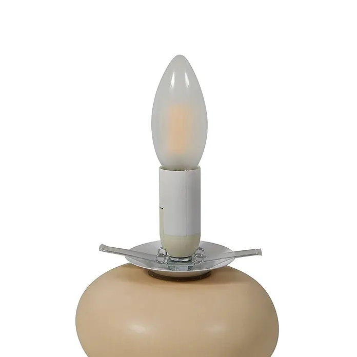 Lucande Tischleuchte Fidelo - L x B x H: 18 x 18 x 38 cm, gelb / orange, weiß / opal, E14 - Weiße kerzenförmige LED-Birne und Fassung auf beigem Lampenfuß mit Metallplatte zur Schirmbefestigung.