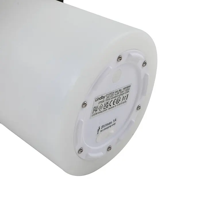 Lindby Tischleuchte Kalina - schwarz - Weiße zylindrische Lampe, Unterseite mit technischen Daten und 5V/1A Ladeanschluss.