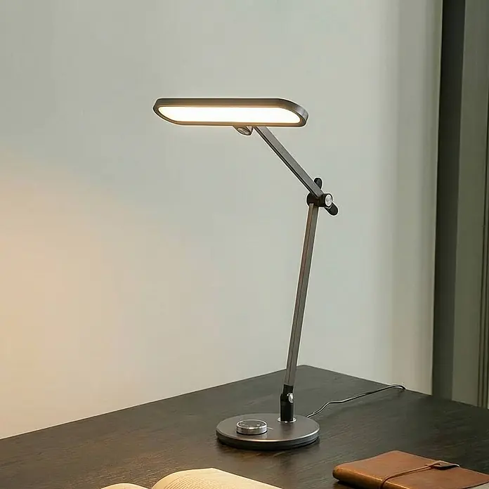Lindby Tischleuchte Elvir - L x B x H: 57,5 x 19,9 x 53 cm, alu / grau / zink, alu / grau / zink - Verstellbare Schreibtischlampe aus grauem Metall mit beleuchtetem rechteckigem LED-Kopf und Drehknopf auf rundem Sockel.