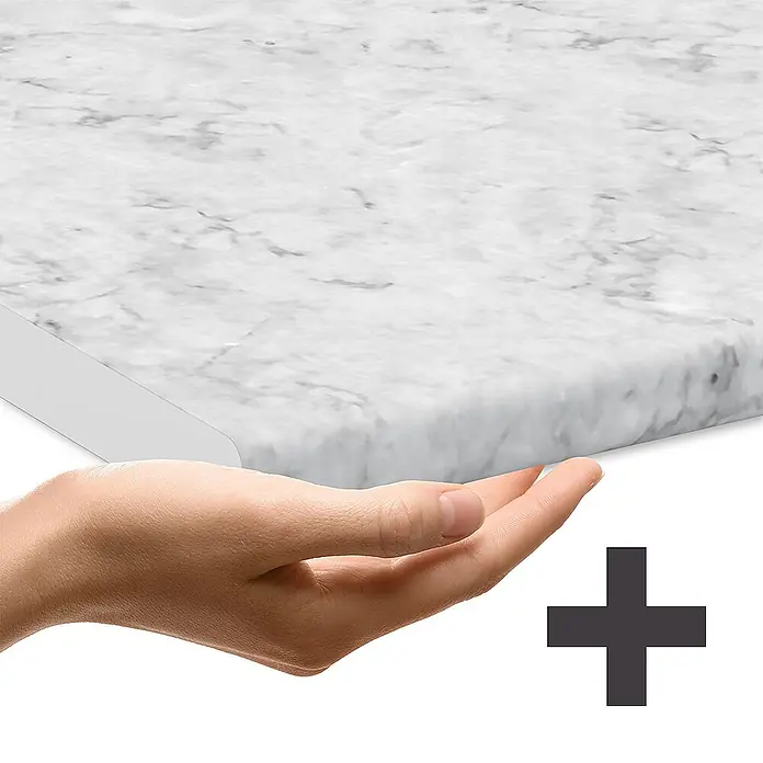 Vicco Schrankküche Fame-Line Eiche Paneel, AP Marmor - Eiche Paneel, Apothekerunterschrank 30 cm, AP Marmor - Weiß marmorierte Platte, von einer Hand von unten gehalten, um ihre Dünnheit zu zeigen.