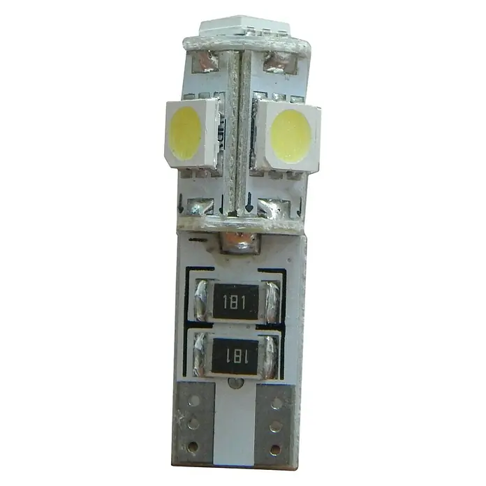 Luz de posición LED Carnbus 5SMD - 2 ud. - Primer plano de una bombilla LED diseñada para una iluminación brillante y eficiente en diversas aplicaciones.