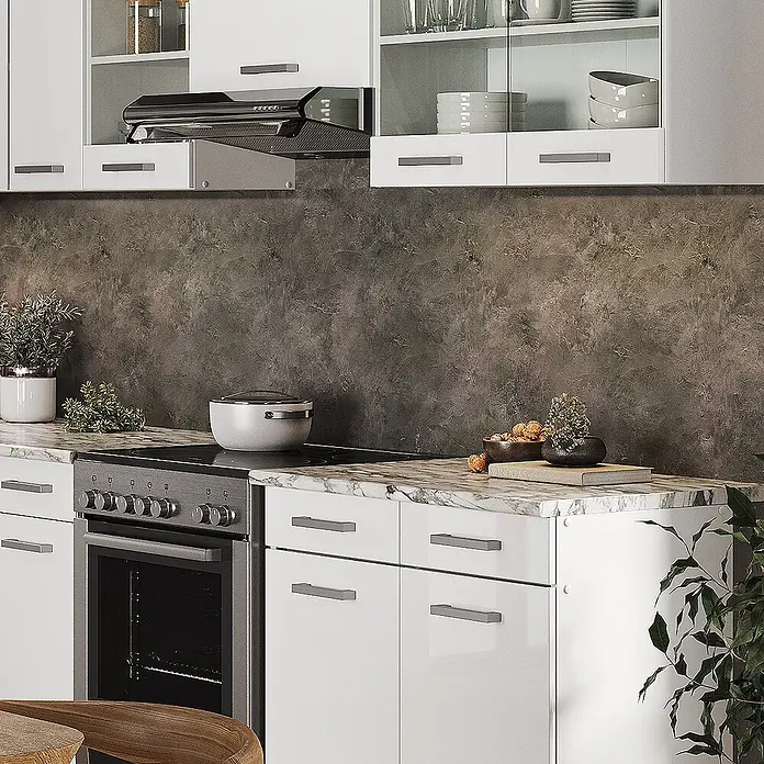 Vicco Eckküche Rick Weiß Hochglanz/Weiß, AP Marmor - B x T: 270 x 60 cm, Weiß Hochglanz, Ohne Elektrogeräte - Moderne Küche mit hochglänzenden weißen Schränken, grauen Griffen und marmorierter Arbeitsplatte, Herd und Dunstabzugshaube.